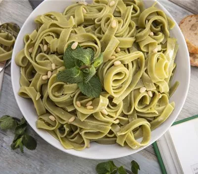 Frische Pfefferminz-Tagliatelle